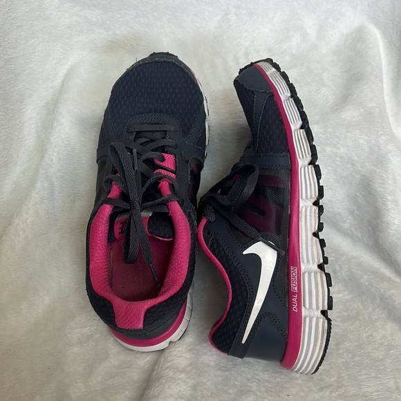 Nike Shoes - Picture 4 of 4